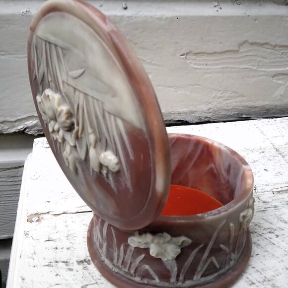 Beautiful Round Vintage Incolay Stone Carved Irises/Orchids Trinket/Jewelry Box - Picture 6 of 11